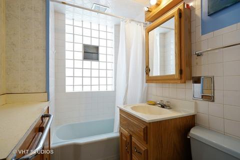 5251 W Warner Ave, Chicago, IL 60641 photo 5