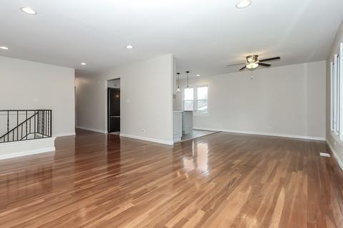 1360 Nottingham Ln, Hoffman Estates, IL 60169 photo 2