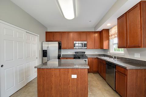 5959 Chatham Dr, Hoffman Estates, IL 60192 photo 6