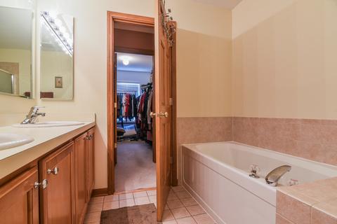 2460 Georgetown Cir, Aurora, IL 60503 photo 18