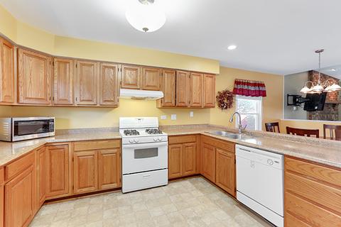 516 Hampton Cir, Bartlett, IL 60103 photo 10