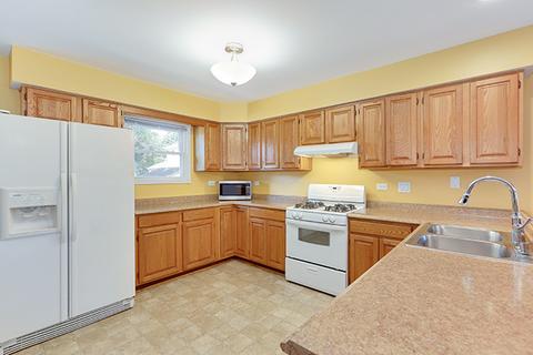 516 Hampton Cir, Bartlett, IL 60103 photo 9