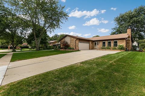 516 Hampton Cir, Bartlett, IL 60103 photo 2