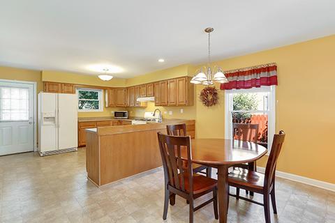 516 Hampton Cir, Bartlett, IL 60103 photo 7