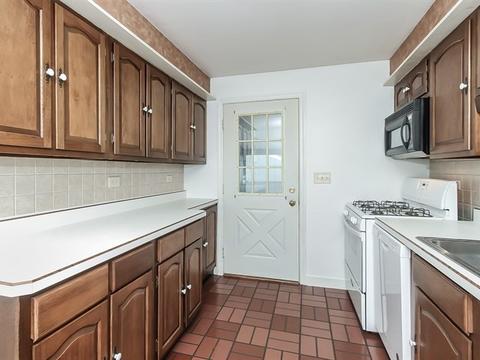 1069 South St, Elgin, IL 60123 photo 7
