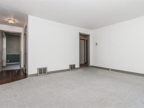 1069 South St, Elgin, IL 60123 photo 4