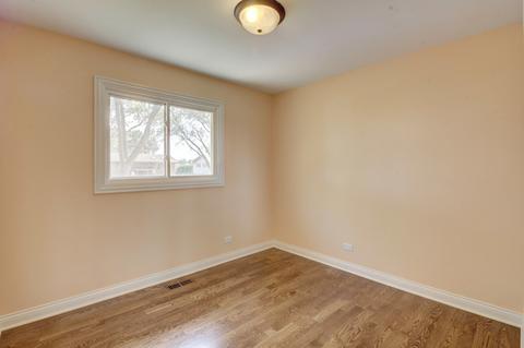 540 Amherst Ln, Hoffman Estates, IL 60169 photo 9