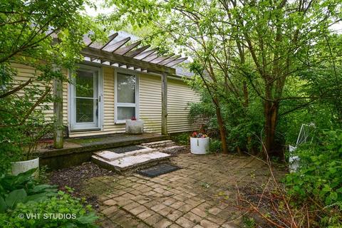 40 W863 Bowes Bend Dr, Elgin, IL 60124 photo 2