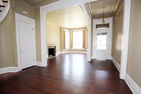 823 E 47th Pl, Chicago, IL 60615 photo 4