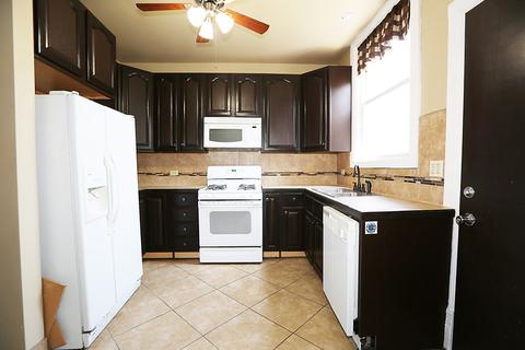 823 E 47th Pl, Chicago, IL 60615 photo 15