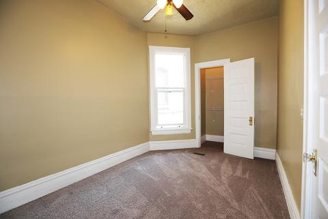 823 E 47th Pl, Chicago, IL 60615 photo 23