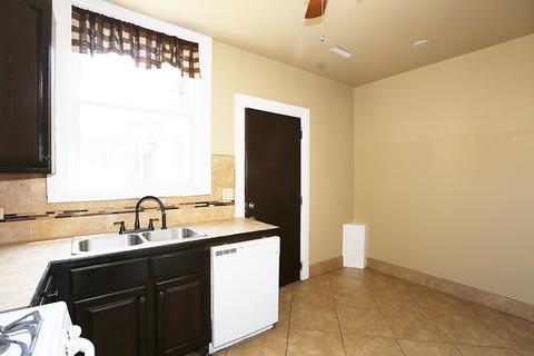 823 E 47th Pl, Chicago, IL 60615 photo 17