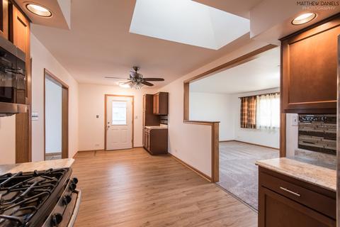 6901 Olympic Dr, Bridgeview, IL 60455 photo 9