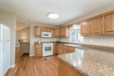 217 Deerhaven Dr, Minooka, IL 60447 photo 5