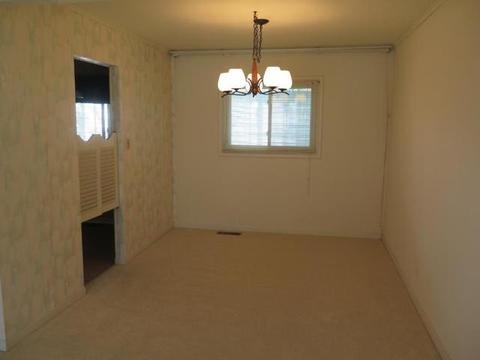585 Edgemont Ln, Hoffman Estates, IL 60169 photo 4