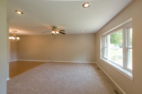 1209 Hillside Ln, Mchenry, IL 60050 photo 3