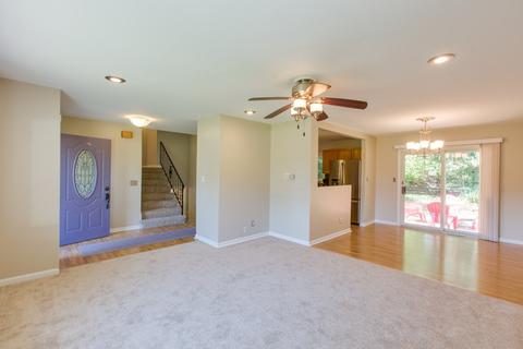 1209 Hillside Ln, Mchenry, IL 60050 photo 2