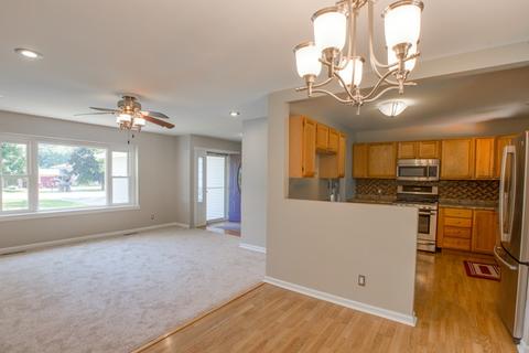 1209 Hillside Ln, Mchenry, IL 60050 photo 4