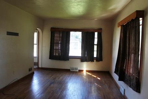 515 E Jackson St, Belvidere, IL 61008 photo 4
