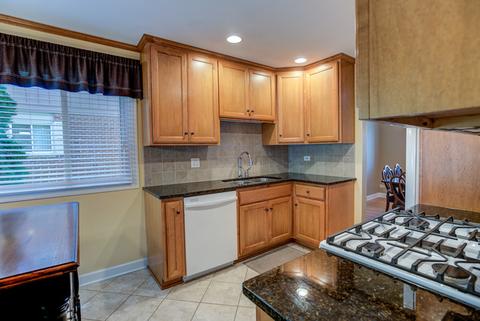1456 Blackburn St, Wheaton, IL 60189 photo 2