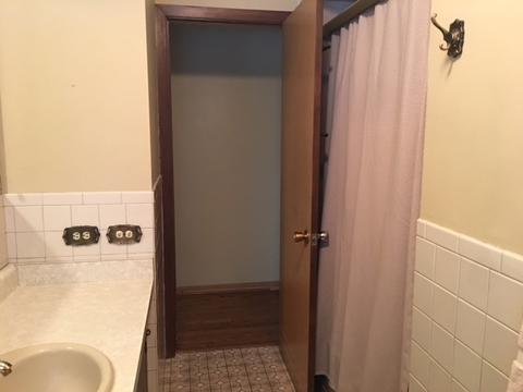 210 Cambridge Rd, Des Plaines, IL 60016 photo 12