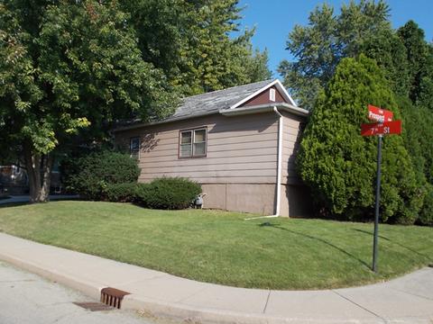 703 7th St, Peru, IL 61354 photo 2