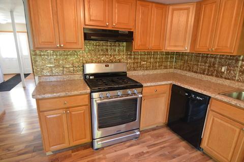 1398 Maroon Dr, Elgin, IL 60120 photo 3