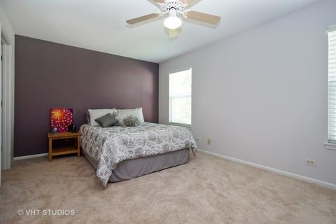 1072 Clover Hill Ln, Elgin, IL 60120 photo 6