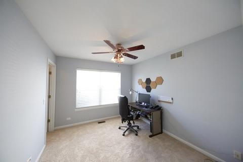 1072 Clover Hill Ln, Elgin, IL 60120 photo 9