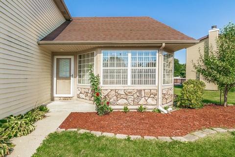 796 Thoreau Dr, Elgin, IL 60120 photo 3