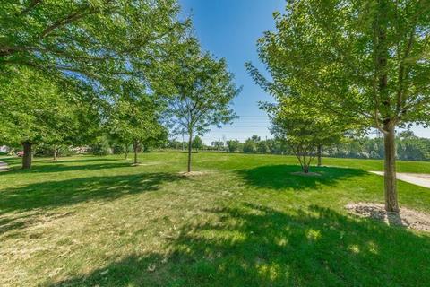 796 Thoreau Dr, Elgin, IL 60120 photo 5