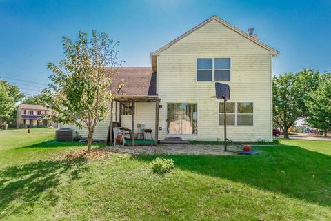 796 Thoreau Dr, Elgin, IL 60120 photo 4