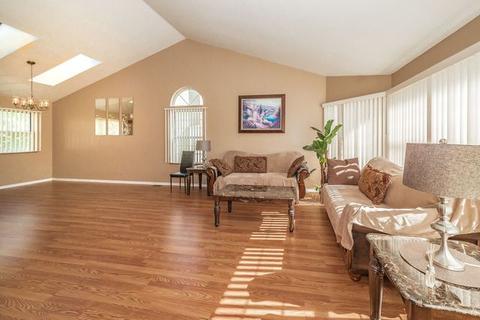 796 Thoreau Dr, Elgin, IL 60120 photo 8