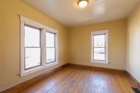 1027 State St, Dekalb, IL 60115 photo 4
