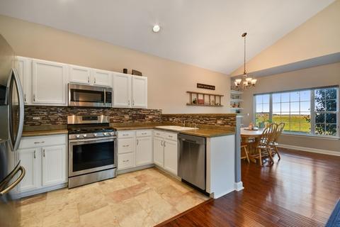 671 E Willow St, Elburn, IL 60119 photo 2