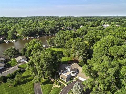 9606 Captains Dr, Algonquin, IL 60102 photo 1