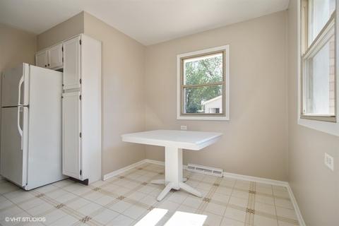 575 Vassar Ln, Des Plaines, IL 60016 photo 4