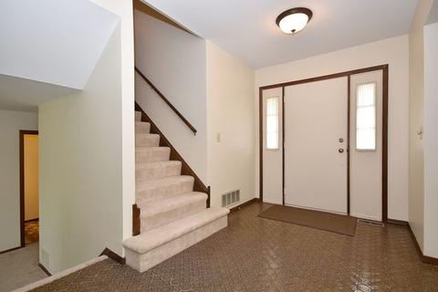 2242 Appleby Dr, Wheaton, IL 60189 photo 7