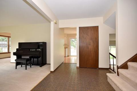 2242 Appleby Dr, Wheaton, IL 60189 photo 8