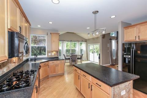 188 Primrose Ln, Bartlett, IL 60103 photo 9