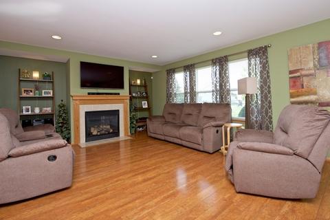 16332 Fox Creek Ln, Plainfield, IL 60586 photo 9