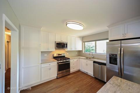 1092 Kenilworth Dr, Wheeling, IL 60090 photo 2