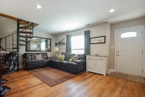 1527 Cornell Ct, Hoffman Estates, IL 60169 photo 2