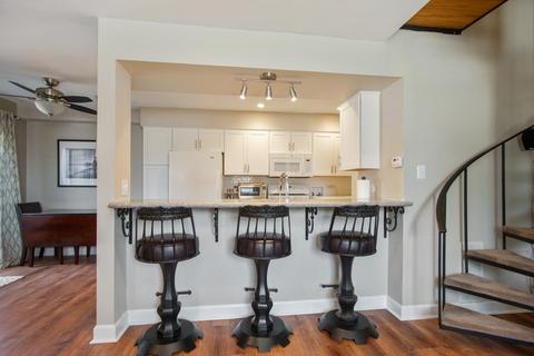 1527 Cornell Ct, Hoffman Estates, IL 60169 photo 4