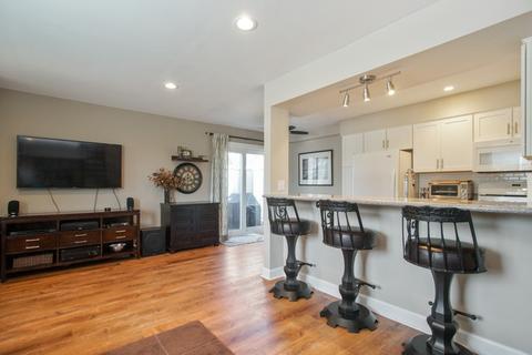 1527 Cornell Ct, Hoffman Estates, IL 60169 photo 3