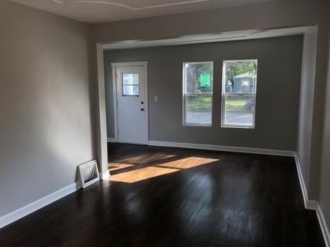 18 Crescent St, Elgin, IL 60123 photo 3