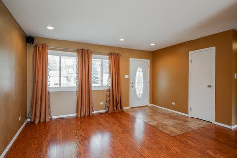 755 Evergreen Ln, Hoffman Estates, IL 60169 photo 3