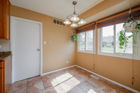 755 Evergreen Ln, Hoffman Estates, IL 60169 photo 8