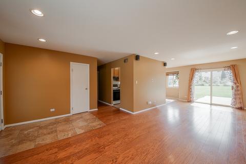755 Evergreen Ln, Hoffman Estates, IL 60169 photo 4