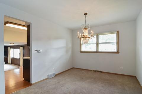 1081 Sherwood Dr, Wheeling, IL 60090 photo 4